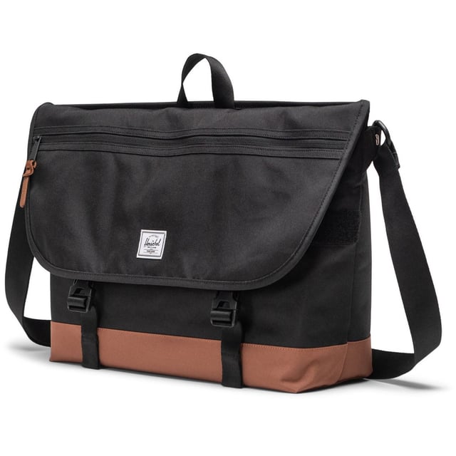 Simplify your commute. Made with recycled EcoSystem fabrics, this messenger is built with a padded laptop sleeve to protect your tech. Featuring pockets, organizers and an adjustable crossbody strap, it provides easy access to your belongings.