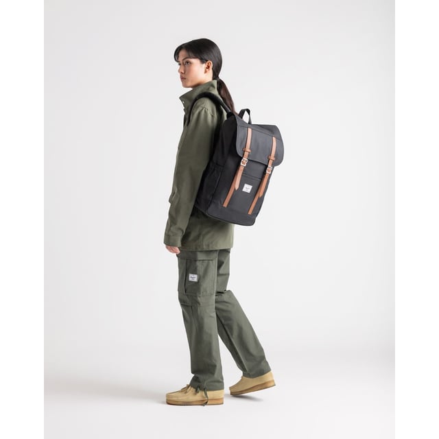 For everyday adventures. The Herschel Retreat is a classic mountaineering backpack made for daily journeys through the city.