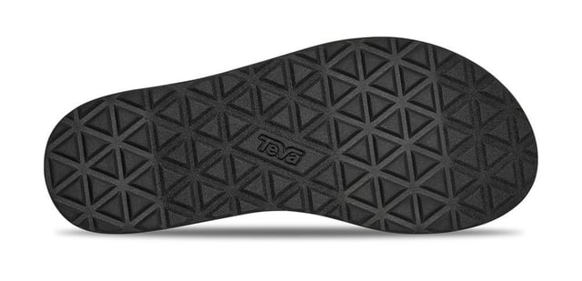 Splitting the difference between the Flatform Universal and the Original Universal, the Midform Universal is a people-pleaser. The upper, made from earth-friendly Unifi® Repreve recycled polyester webbing, is extremely durable and dries quickly after getting wet, whilst the Universal strapping system with its hook and loop fastening provides a secure fit and quick and easy on/off.