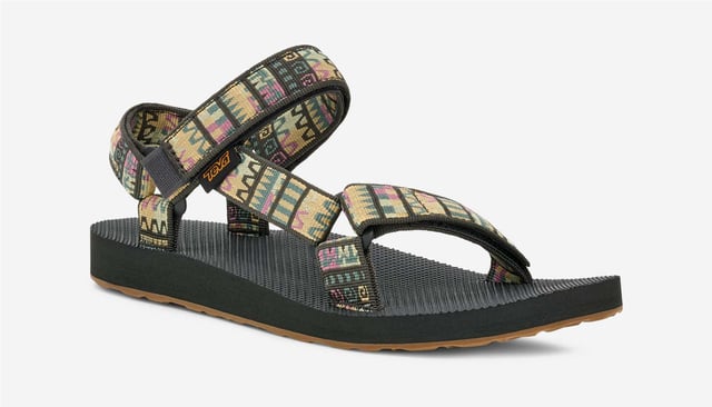 Eco-friendly adventure sandals featuring the Universal Strapping System™ with multiple adjustable points for a secure fit. Crafted with quick dry webbing made from recycled REPREVE® polyester. Treated with Life Natural, a plant-based peppermint anti odour solution. Durable rubber outsole provides reliable grip for outdoor activities.