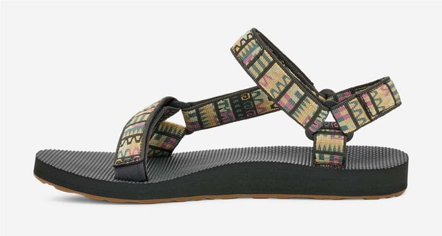 Eco-friendly adventure sandals featuring the Universal Strapping System™ with multiple adjustable points for a secure fit. Crafted with quick dry webbing made from recycled REPREVE® polyester. Treated with Life Natural, a plant-based peppermint anti odour solution. Durable rubber outsole provides reliable grip for outdoor activities.