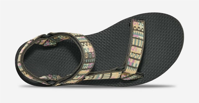 Eco-friendly adventure sandals featuring the Universal Strapping System™ with multiple adjustable points for a secure fit. Crafted with quick dry webbing made from recycled REPREVE® polyester. Treated with Life Natural, a plant-based peppermint anti odour solution. Durable rubber outsole provides reliable grip for outdoor activities.