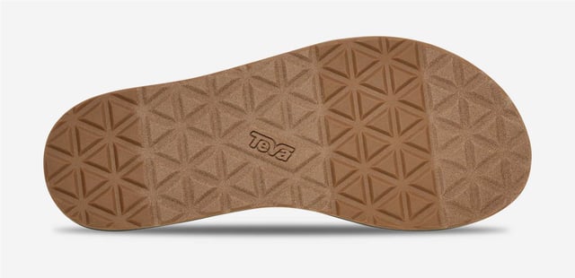 Eco-friendly adventure sandals featuring the Universal Strapping System™ with multiple adjustable points for a secure fit. Crafted with quick dry webbing made from recycled REPREVE® polyester. Treated with Life Natural, a plant-based peppermint anti odour solution. Durable rubber outsole provides reliable grip for outdoor activities.