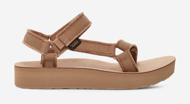 Eco-friendly Midform Universal Sandals crafted with 100% recycled polyester canvas and soft Tencel straps featuring trendy frayed edges. Designed with an easy hook-and-loop closure for a secure, adjustable fit. Treated with Life Natural, a peppermint-based anti-odour treatment for lasting freshness. Finished with a durable, grippy rubber outsole for everyday adventures.
