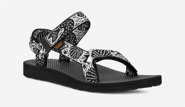 Teva Original Universal Women's Black/White Sandals Eco-friendly adventure sandals featuring the Universal Strapping System™ with multiple adjustable points for a secure fit. Crafted with quick dry webbing made from recycled REPREVE® polyester. Treated with Life Natural, a plant-based peppermint anti odour solution. Durable rubber outsole provides reliable grip for outdoor activities.