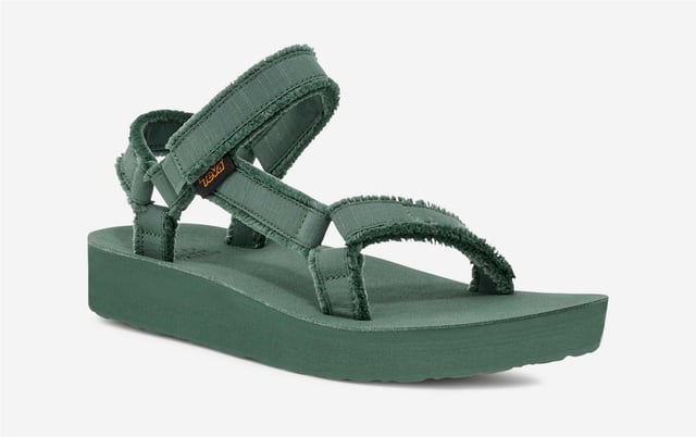 Eco-friendly Midform Universal Sandals crafted with 100% recycled polyester canvas and soft Tencel straps featuring trendy frayed edges. Designed with an easy hook-and-loop closure for a secure, adjustable fit. Treated with Life Natural, a peppermint-based anti-odour treatment for lasting freshness. Finished with a durable, grippy rubber outsole for everyday adventures.