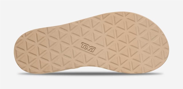 Eco-friendly adventure sandals featuring the Universal Strapping System™ with multiple adjustable points for a secure fit. Crafted with quick dry webbing made from recycled REPREVE® polyester. Treated with Life Natural, a plant-based peppermint anti odour solution. Durable rubber outsole provides reliable grip for outdoor activities.