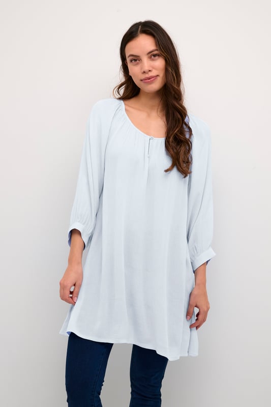 Regular fit,3/4 Ärmel  Schonwäsche 30°, Nicht bleichen, Nicht im Trockner trocknen, Liegend trocken im Schatten, Kalt bügeln max. 110° C, Professionelle Reinigung.  100% Viskose (LENZING™ ECOVERO™)