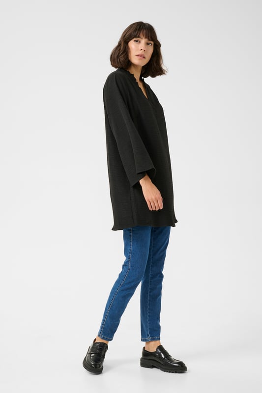 Regular fit,Taille lengte,3/4 mouwen  Wassen op 30°, niet bleken, niet in de droger drogen, Druipnat ophangen in de schaduw, warm strijken max. 150° C, Droogreiniging  100% Polyester