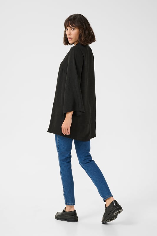 Regular fit,Taille lengte,3/4 mouwen  Wassen op 30°, niet bleken, niet in de droger drogen, Druipnat ophangen in de schaduw, warm strijken max. 150° C, Droogreiniging  100% Polyester