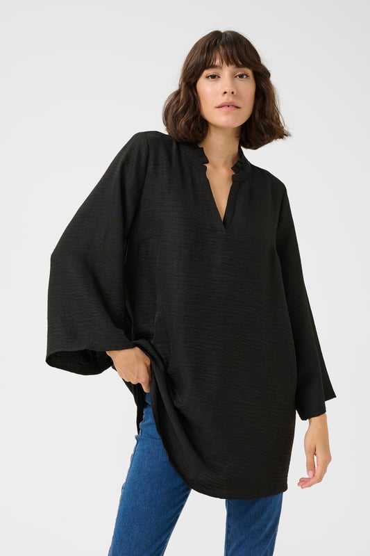 Regular fit,Taille lengte,3/4 mouwen  Wassen op 30°, niet bleken, niet in de droger drogen, Druipnat ophangen in de schaduw, warm strijken max. 150° C, Droogreiniging  100% Polyester