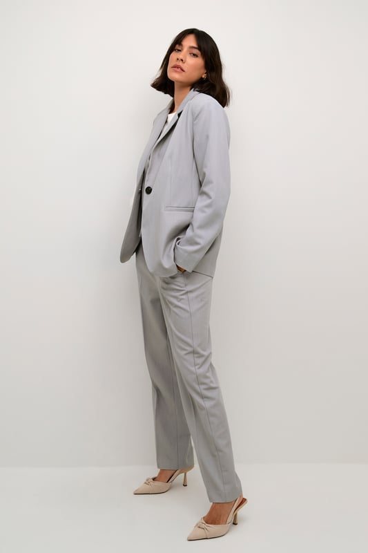 Tight fit,Lange mouwen  Chemisch laten reinigen, niet bleken, niet in de droger drogen, Druipnat ophangen in de schaduw, niet strijken, Droogreiniging  77% Polyester (Gerecycled),18% Viscose,5% Elastaan