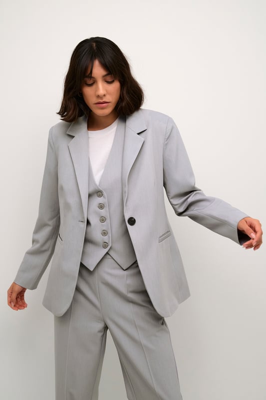 Tight fit,Lange mouwen  Chemisch laten reinigen, niet bleken, niet in de droger drogen, Druipnat ophangen in de schaduw, niet strijken, Droogreiniging  77% Polyester (Gerecycled),18% Viscose,5% Elastaan