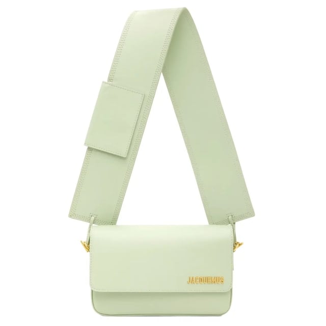 Jacquemus Le Carinu Light Green Bag is the statement accessory your wardrobe craves. This exquisite designer piece combines fashion-forward aesthetics with practical elegance, featuring the distinctive Jacquemus silhouette that fashion enthusiasts adore. The refreshing light green hue adds a vibrant pop of color to any outfit, making it perfect for both casual daytime looks and evening ensembles. Crafted with premium materials and meticulous attention to detail, this women's bag isn't just an accessory-it's an investment in timeless style that elevates your fashion credentials instantly. Dimensions: 12 x 18.5cm 100% Leather Made In Spain