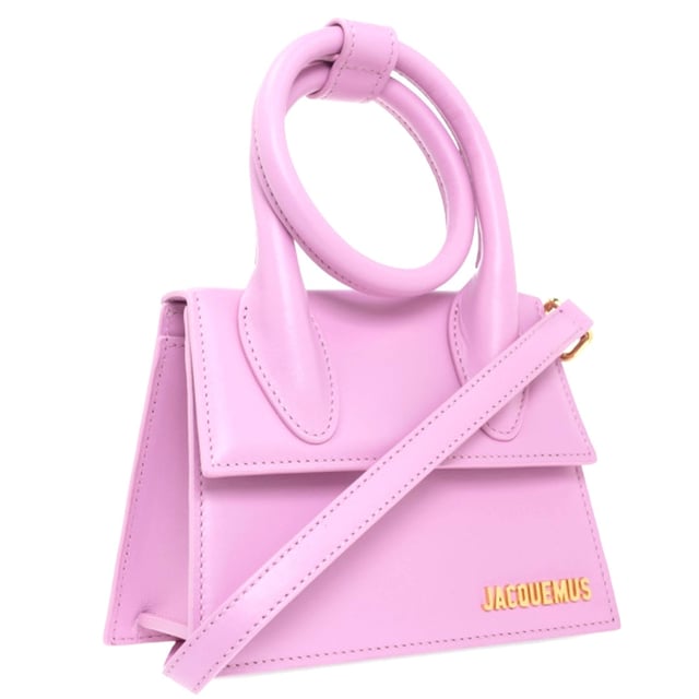 Elevate your accessory collection with the exquisite Jacquemus Le Chiquito Noeud Light Pink Bag. This coveted designer piece combines Parisian elegance with contemporary style, featuring the iconic miniature silhouette that has captivated fashion enthusiasts worldwide. The delicate light pink hue adds a touch of feminine charm to any outfit, while the distinctive knotted detail makes a sophisticated statement. Perfect for special occasions or adding luxury to everyday ensembles, this must-have bag proves that the most extraordinary style comes in small packages. Dimensions: 18x13x7.5 cm. 100% Leather Made In Spain