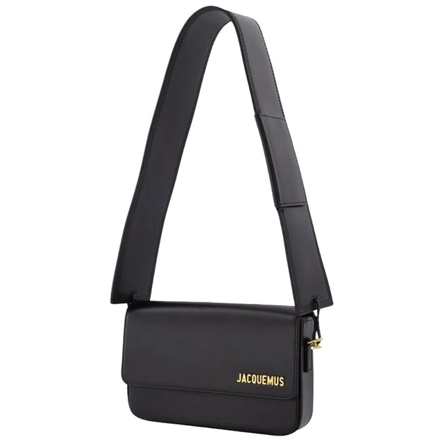 Jacquemus Le Carinu Black Bag is the epitome of contemporary luxury that every fashion-forward woman deserves. This sleek designer accessory combines minimalist French aesthetics with practical functionality. The sophisticated black finish ensures versatility with any outfit, from casual daywear to elegant evening ensembles. Crafted with meticulous attention to detail, this coveted piece instantly elevates your style credentials while offering the perfect size for your essentials. Don't miss the opportunity to own this season's must-have accessory. Dimensions: 12 x 18.5cm. 100% Leather Made In Spain