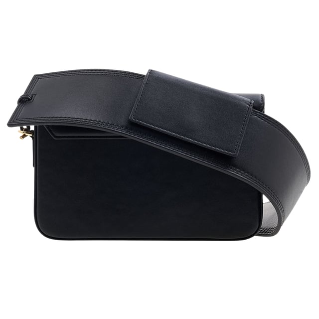 Jacquemus Le Carinu Black is the ultimate statement accessory for the fashion-forward woman. This sophisticated black bag combines Jacquemus' signature minimalist design with practical elegance. Crafted with premium materials and meticulous attention to detail, it offers versatile styling options for both day and evening wear. Elevate your wardrobe with this coveted piece that effortlessly transitions from casual outings to formal occasions. Dimensions: 12 x 18.5cm. 100% Leather Made In Spain