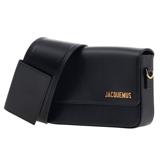 Jacquemus Le Carinu Black is the ultimate statement accessory for the fashion-forward woman. This sophisticated black bag combines Jacquemus' signature minimalist design with practical elegance. Crafted with premium materials and meticulous attention to detail, it offers versatile styling options for both day and evening wear. Elevate your wardrobe with this coveted piece that effortlessly transitions from casual outings to formal occasions. Dimensions: 12 x 18.5cm. 100% Leather Made In Spain