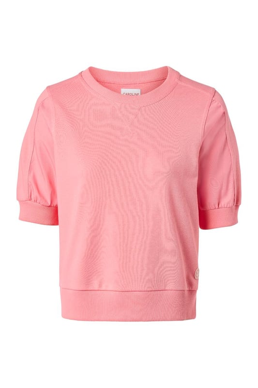 Deze pastelroze Calgary sweater brengt een frisse kleurboost aan je lente- en zomeroutfit. De sweater is gemaakt van twee verschillende katoenen materialen. De luchtige geweven katoenen mouwen zorgen voor een verrassend effect, terwijl de korte mouwen met ribboord een stoere uitstraling hebben. Zowel de ronde halslijn als de taillezoom zijn afgewerkt met een zachte ribboord, wat een casual look geeft. Een sportief element wordt toegevoegd door het V-vormige stiksel bij de halslijn op het voorpand. De doorgestikte naden op de mouwen lopen door tot aan de schouders, wat de mouwen accentueert.Door de combinatie van materialen is deze sweater een uniek item dat het beste van een sweater en blouse combineert. Draag de Calgary short sleeve sweater op een frisse lentedag met het stoere Montreal jasje. De luchtige katoenen materialen maken het ook ideaal voor warmer weer. Style de sweater met mooie sieraden om de sportieve top een chique en geklede uitstraling te geven.