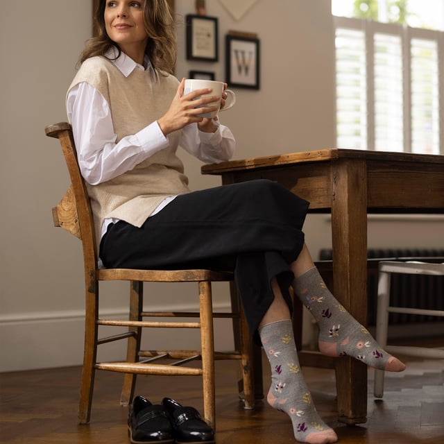 Heat Holders - Ladies Ultra Lite Socks (12 PAIRS): Experience superior warmth and comfort with the Heat Holders Ladies Ultra Lite Socks. Designed to provide lightweight insulation, these socks keep your feet cosy without the bulk, making them perfect for all-day wear. Available in multiple vibrant colours, they add a fun and stylish touch to any outfit while offering effective heat retention. Crafted from innovative thermal yarns, these socks ensure excellent temperature regulation, trapping heat close to your skin while allowing breathability. Their snug yet comfortable fit supports your feet during daily activities, whether you're indoors or out. Available in sizes 4-8, these socks are designed to fit comfortably and securely. The durable fabric blend ensures long-lasting wear and easy maintenance, ideal for busy lifestyles. Extra Product Details: Material: Thermal yarn blend Sizes: 4-8 Colours: Multiple vibrant colours Includes: 12 pairs of ultra lite socks Lightweight yet warm Machine washable. Perfect for anyone seeking lightweight warmth and comfort with a stylish edge for everyday use.