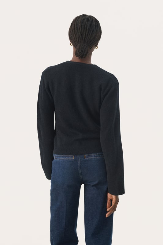 Easy fit,Lange Ärmel  Handwäsche, Nicht bleichen, Nicht im Trockner trocknen, Liegend trocken., Kalt bügeln max. 110° C, Trockenreinigung  36% Polyamid (Recycelt),36% Polyester (Recycelt),25% Wolle (zertifiziert),3% Elasthan