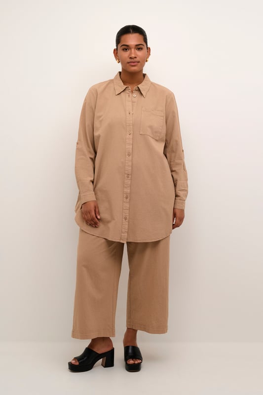 Loose fit,Taille lengte,Lange mouwen  Wassen op 30°, niet bleken, drogen in droger behoedzaam, Druipnat ophangen in de schaduw, warm strijken max. 150° C, Droogreiniging  100% Katoen