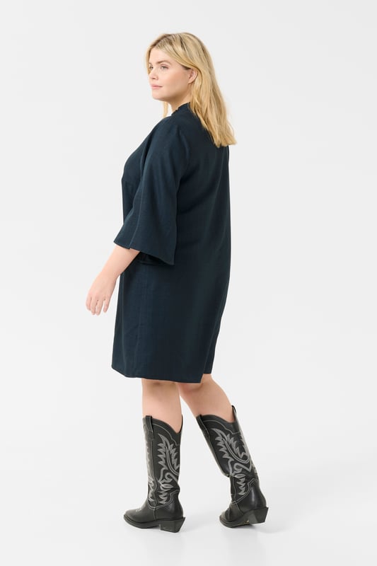 Regular fit,Knielänge,3/4 Ärmel  30° waschbar, Nicht bleichen, Nicht im Trockner trocknen, Tropnass aufhängen im Schatten, Warm bügeln max. 150° C, Trockenreinigung  100% Polyester