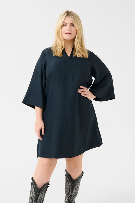 Regular fit,Knielänge,3/4 Ärmel  30° waschbar, Nicht bleichen, Nicht im Trockner trocknen, Tropnass aufhängen im Schatten, Warm bügeln max. 150° C, Trockenreinigung  100% Polyester