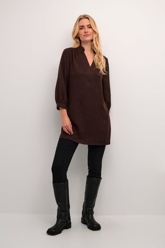 Loose fit,Mitte des Oberschenkels,3/4 Ärmel  30° waschbar, Nicht bleichen, Nicht im Trockner trocknen, Tropnass aufhängen im Schatten, Warm bügeln max. 150° C, Trockenreinigung  100% Polyester