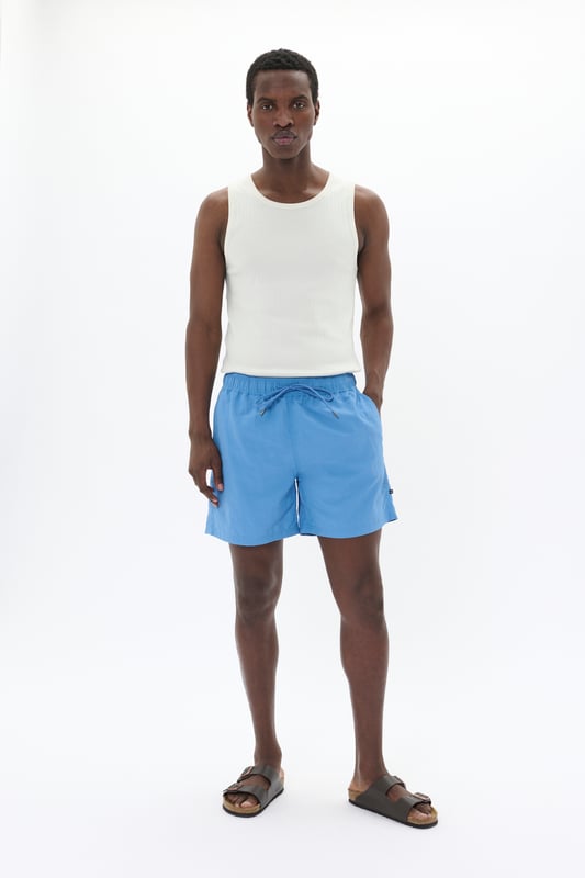 Regular fit,Regular taille met laag kruis  Fijne was 30°, niet bleken, drogen in droger behoedzaam, Druipnat ophangen, koud strijken max. 110° C, Droogreiniging  100% Polyamide