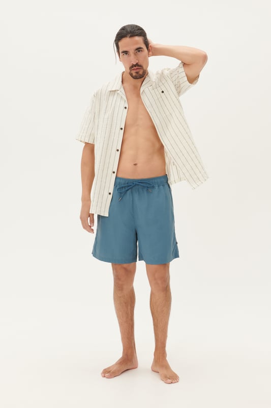 Regular fit,Regular taille met laag kruis  Fijne was 30°, niet bleken, drogen in droger behoedzaam, Druipnat ophangen, koud strijken max. 110° C, Droogreiniging  100% Polyamide