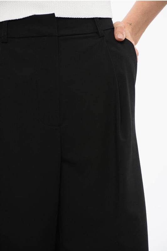 Frühling-Sommer, Schwarz, 4 Taschen, Plissee-Details