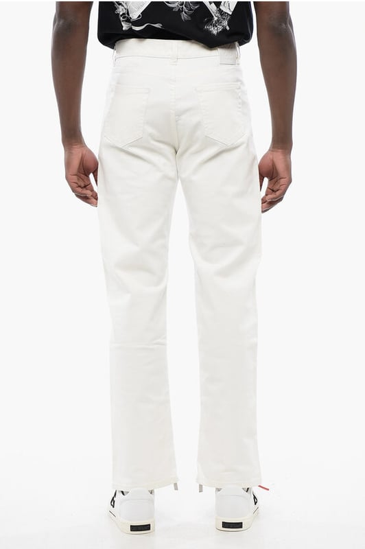 Denim Rules, Lätttvättad, Vit, Stretchdenim, 5 fickor, Denimbomull, Knappar, Logotyp, Broderi, Dragkedja i ankeln, Bälteshällor, Tillverkad i Italien, Vår-Sommar, Ankellängd: 20 cm