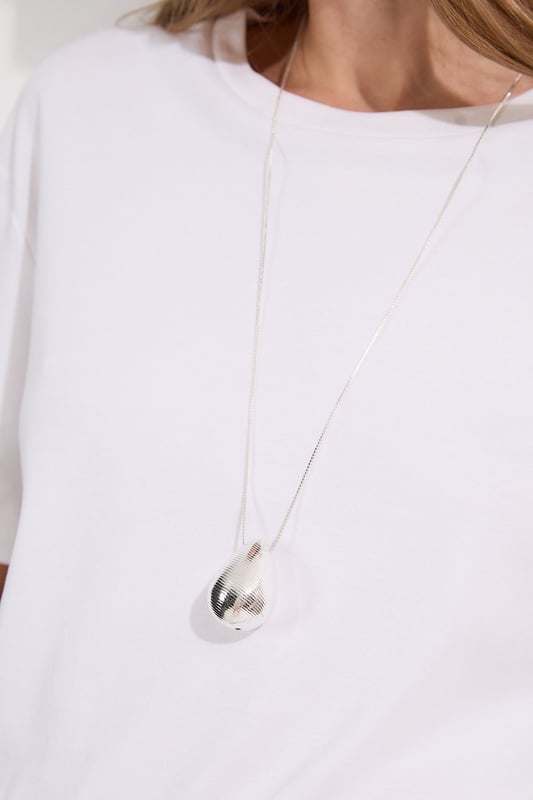 Pearl Detail Drop Necklace