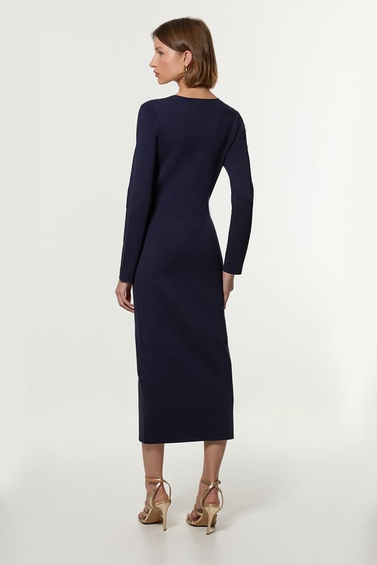 Zip Up Full Needle Knitted Dress Elevate your cold weather wardrobe in our long sleeve dress, with a fitted silhouette, metallic zip detailing, and a unique V neckline. Style it with heeled boots or chunky loafers for an elevated day to night look. Zip Up Full Needle Knitted Dress High Quality Soft Knit Fabric Flattering Figure Hugging Silhouette Rounded V Neckline Zip Front Fastening Thigh High Leg Split