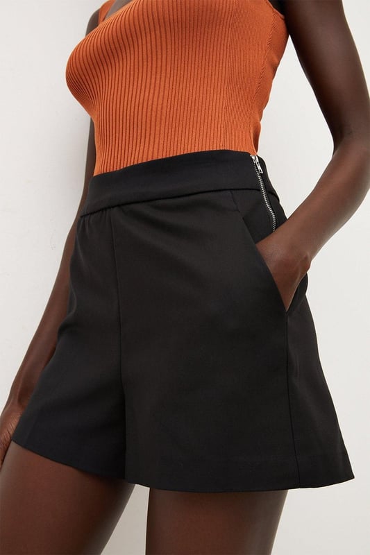 Channel effortless summer style with the High Summer 2024 collection, that will have all eventualities covered from sunrise to sunset. Elevate your summer wardrobe in our shorts, with a wide leg silhouette, a minimal design, and pocket features. Style it with anything, from a button up shirt for an elevated look that will take you seamlessly from day to night, to a T-shirt for a more relaxed approach. Essential Techno Woven Shorts Comfortable, Wide Leg Fit Comfortable High Waistline Pocket Features Sleek, Minimal Design