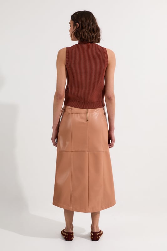 This Karen Millen wrap midi skirt showcases sophisticated urban style with its distinctive tie detail and statement buckle. The asymmetric wrap design creates a flattering silhouette. For family gatherings or brunches with friends, team with a fine knit jumper and trainers for an effortlessly stylish look. The versatile midi length makes this piece ideal for transitional weather, while the faux leather texture adds a contemporary touch to your wardrobe.   Striking wrap design with elegant tie detail Distinctive buckle hardware Midi length Faux leather