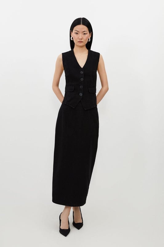 Sculpting the silhouette with a pencil fit, this contemporary maxi skirt is crafted from premium denim. Featuring a corset waist and stitch detail, invest in this skirt for a capsule wardrobe piece.DenimMaxi skirtCorset waistBrowse this seasons denim skirts or discover the full range of skirts now.Matching piece sold separately.