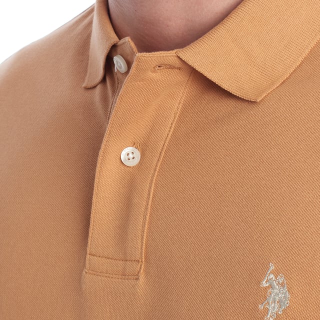 Inspired by the brand's sporting heritage, this US Polo Assn. polo offers a perfect blend of tradition and modernity. Designed for the man who values authenticity, its impeccable cut and embroidered details make it a contemporary wardrobe staple.

 Details:
 - Classic polo-style collar with two-button placket.
 - Short sleeves.
 - Piping detail on the inside of the neck.
 - US Polo Assn. logo embroidered on the chest.
 - Regular cut that guarantees comfort and freedom of movement.
 - High quality breathable piqué fabric.

 At US Polo Assn., every garment tells a story of authenticity, tradition, and sporty style. This men's polo shirt isn't just a staple: it represents the official heritage of the sport of polo and reflects our passion for quality, design, and casual elegance. Dress with identity, dress with history.
 Composition: 100% Cotton
 Care:
Machine wash cold (max. 30°C).
 Do not use bleach.
 Iron at low temperature if necessary.
 Air dry, avoid dryer.