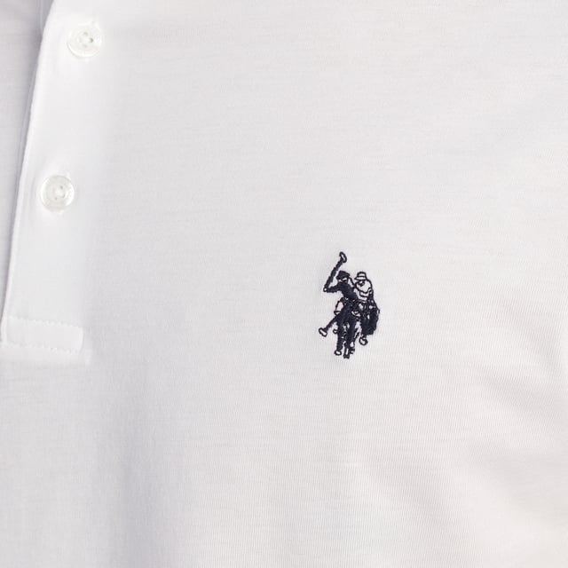 Inspired by the brand's sporting heritage, this US Polo Assn. polo offers a perfect blend of tradition and modernity. Designed for the man who values authenticity, its impeccable cut and embroidered details make it a contemporary wardrobe staple.

 Details:
 - Classic polo-style collar with three-button placket.
 - Short sleeves.
 - Minimalist design.
 - US Polo Assn. logo embroidered on the chest.
 - Regular cut that guarantees comfort and freedom of movement.
 - High quality soft and breathable cotton fabric.

 At US Polo Assn., every garment tells a story of authenticity, tradition, and sporty style. This men's polo shirt isn't just a staple: it represents the official heritage of the sport of polo and reflects our passion for quality, design, and casual elegance. Dress with identity, dress with history.
 Composition: 100% Cotton
 Care:
Machine wash cold (max. 30°C).
 Do not use bleach.
 Iron at low temperature if necessary.
 Air dry, avoid dryer.
