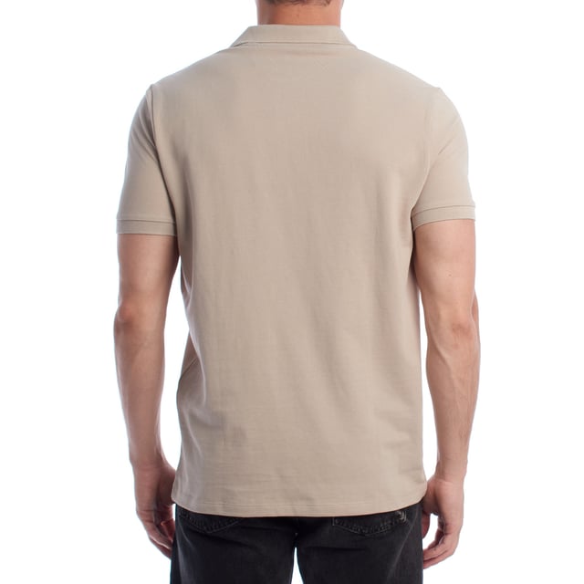 Inspired by the brand's sporting heritage, this US Polo Assn. polo offers a perfect blend of tradition and modernity. Designed for the man who values authenticity, its impeccable cut and embroidered details make it a contemporary wardrobe staple.

 Details:
 - Classic polo-style collar with two-button placket.
 - Short sleeves.
 - Piping detail on the inside of the neck.
 - US Polo Assn. logo embroidered on the chest.
 - Regular cut that guarantees comfort and freedom of movement.
 - High quality breathable piqué fabric.

 At US Polo Assn., every garment tells a story of authenticity, tradition, and sporty style. This men's polo shirt isn't just a staple: it represents the official heritage of the sport of polo and reflects our passion for quality, design, and casual elegance. Dress with identity, dress with history.
 Composition: 100% Cotton
 Care:
Machine wash cold (max. 30°C).
 Do not use bleach.
 Iron at low temperature if necessary.
 Air dry, avoid dryer.