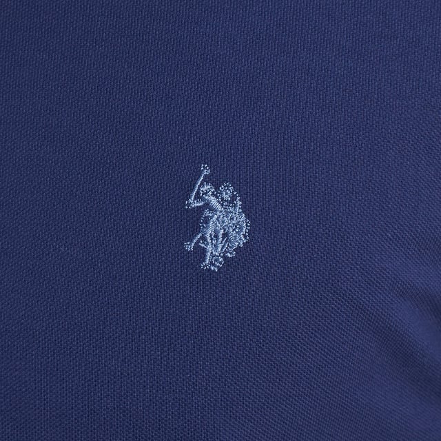 Inspired by the brand's sporting heritage, this US Polo Assn. polo offers a perfect blend of tradition and modernity. Designed for the man who values authenticity, its impeccable cut and embroidered details make it a contemporary wardrobe staple.

 Details:
 - Classic polo-style collar with two-button placket.
 - Short sleeves.
 - Piping detail on the inside of the neck.
 - US Polo Assn. logo embroidered on the chest.
 - Regular cut that guarantees comfort and freedom of movement.
 - High quality breathable piqué fabric.

 At US Polo Assn., every garment tells a story of authenticity, tradition, and sporty style. This men's polo shirt isn't just a staple: it represents the official heritage of the sport of polo and reflects our passion for quality, design, and casual elegance. Dress with identity, dress with history.
 Composition: 100% Cotton
 Care:
Machine wash cold (max. 30°C).
 Do not use bleach.
 Iron at low temperature if necessary.
 Air dry, avoid dryer.