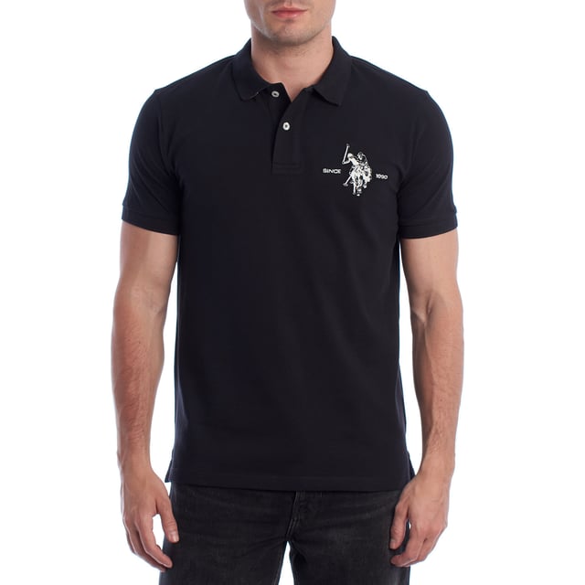 Inspired by the brand's sporting heritage, this US Polo Assn. polo offers a perfect blend of tradition and modernity. Designed for the man who values authenticity, its impeccable cut and embroidered details make it a contemporary wardrobe staple.

 Details:
 - Classic polo-style collar with two-button placket.
 - Short sleeves.
 - Tricolor trim detail on the inside of the neck.
 - US Polo Assn. logo embroidered on the chest with “Since 1890” inscription.
 - Regular cut that guarantees comfort and freedom of movement.
 - High quality breathable piqué fabric.

 At US Polo Assn., every garment tells a story of authenticity, tradition, and sporty style. This men's polo shirt isn't just a staple: it represents the official heritage of the sport of polo and reflects our passion for quality, design, and casual elegance. Dress with identity, dress with history.
 Composition: 100% Cotton
 Care:
Machine wash cold (max. 30°C).
 Do not use bleach.
 Iron at low temperature if necessary.
 Air dry, avoid dryer.