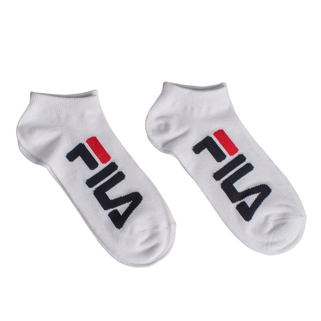 Estos calcetines invisibles de la reconocida marca Fila son perfectos para quienes buscan confort y un look deportivo sin renunciar al estilo. Ideales para usar con sneakers o calzado bajo, permanecen ocultos mientras ofrecen un ajuste cómodo y seguro.

Detalles:
- Tejido de algodón.
- Diseño deportivo.
- Logotipo Fila bordado.
- Corte invisible.
- Tobillos acanalados.
- Colores variados.
- Ideales para deporte o uso casual.

Este pack de calcetines invisibles Fila es la elección perfecta para quienes valoran el confort sin renunciar al estilo. Fabricados con tejido de algodón, ofrecen una textura ultrasuave, transpirabilidad natural y control de olores, ideal para el uso diario.
 Composición: 75% Algodón, 23% Poliéster, 2% Elastano
 Cuidados:
Lavar a máquina a un máximo de 30 °C.
No usar lejía ni blanqueadores.
No planchar.
No lavar en seco.
Secar al aire o en secadora a baja temperatura.
