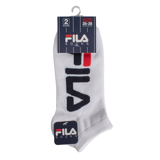 Estos calcetines invisibles de la reconocida marca Fila son perfectos para quienes buscan confort y un look deportivo sin renunciar al estilo. Ideales para usar con sneakers o calzado bajo, permanecen ocultos mientras ofrecen un ajuste cómodo y seguro.

Detalles:
- Tejido de algodón.
- Diseño deportivo.
- Logotipo Fila bordado.
- Corte invisible.
- Tobillos acanalados.
- Colores variados.
- Ideales para deporte o uso casual.

Este pack de calcetines invisibles Fila es la elección perfecta para quienes valoran el confort sin renunciar al estilo. Fabricados con tejido de algodón, ofrecen una textura ultrasuave, transpirabilidad natural y control de olores, ideal para el uso diario.
 Composición: 75% Algodón, 23% Poliéster, 2% Elastano
 Cuidados:
Lavar a máquina a un máximo de 30 °C.
No usar lejía ni blanqueadores.
No planchar.
No lavar en seco.
Secar al aire o en secadora a baja temperatura.