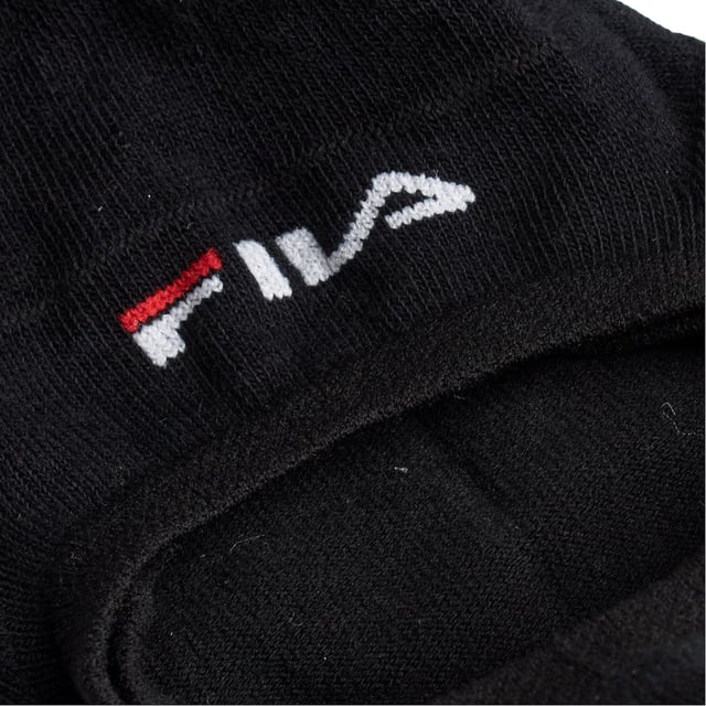 Pack-3 Calcetines Invisibles Pinkies F1252 para Hombre y Mujer Mantén tus pies frescos y cómodos con este pack de calcetines invisibles de Fila. Diseñados para no sobresalir del calzado, son ideales para usar con mocasines, deportivas o zapatos bajos, aportando discreción y un ajuste seguro durante todo el día.
Detalles:
- Tejido de algodón.
- Diseño invisible de corte bajo, perfectos para no ser vistos.
- Logo Fila bordado en la puntera.
- Corte invisible.
- Colores variados.
- Minimalista, perfectos para looks casuales y deportivos.
Estos calcetines invisibles de Fila son la opción ideal para quienes buscan máxima comodidad y discreción sin renunciar al estilo. Perfectos para el uso diario, garantizan frescura, ajuste perfecto y un look impecable en todo momento.
Composición: 59% Algodón, 39% Poliamida, 2% Elastano
Cuidados:
Lavar a máquina a un máximo de 30 °C.
No usar lejía ni blanqueadores.
No planchar.
No lavar en seco.
Secar al aire o en secadora a baja temperatura.
