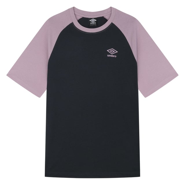 Ribbed crew neck.Raglan sleeves.Contrast woodland grey sleeves and collar.Umbro brand motif at left chest.Soft cotton jersey fabric.Regular fit.