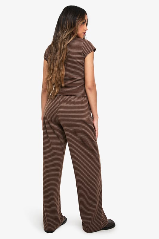 Trousers are a more sophisticated alternative to skinniesTrousers take on a realxed silhouette for the new season, with sports tailoring setting the trends and the wide leg one to watch. Pick printed palazzo pants for a dramatic day time look and tone down with a basic tee, or go for androgynous appeal in tapered man pants and wear with worn-in trainers for a trend-led twist.