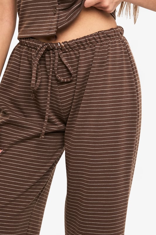 Trousers are a more sophisticated alternative to skinniesTrousers take on a realxed silhouette for the new season, with sports tailoring setting the trends and the wide leg one to watch. Pick printed palazzo pants for a dramatic day time look and tone down with a basic tee, or go for androgynous appeal in tapered man pants and wear with worn-in trainers for a trend-led twist.