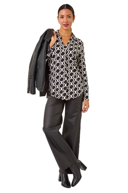 Mono Chain Print V-Neck Stretch Top from Roman. Add a touch of sophistication to your Autumn Winter wardrobe with this trendy mono chain v-neck top. Crafted from stretchy jersey fabric, this top features a smart v-neckline collar that adds a touch of elegance to any outfit. The long sleeves keep you warm during the colder months, while the finishing touch of a mono-chain print adds a modern edge. Pair with jeggings and ankle boots for a trendy fall look!